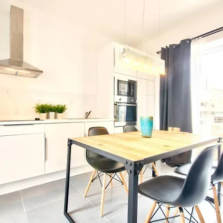 Art Penthouse With Seaview Apartmán *