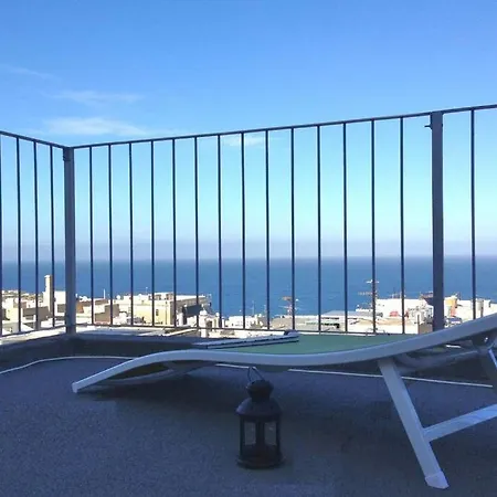 Art Penthouse With Seaview Apartmán